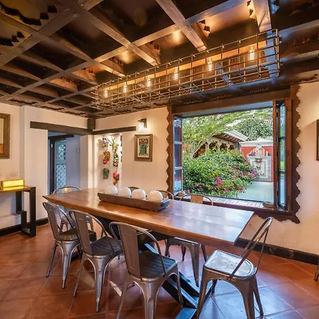 Barbara'S Boutique Hostel-2