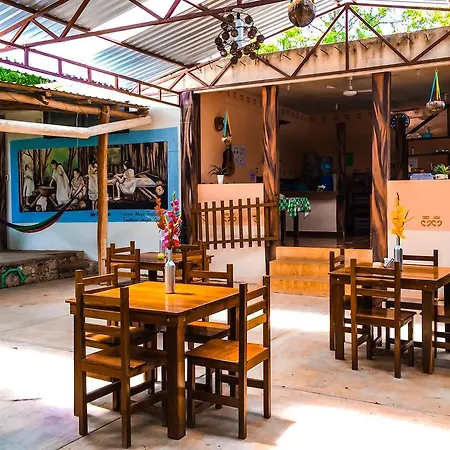 Yaxche Centro Hostal y Camping-2