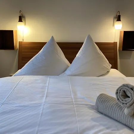Minimal Hostel No 41-2