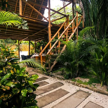 Cabinas Playa Surf Hostel-3