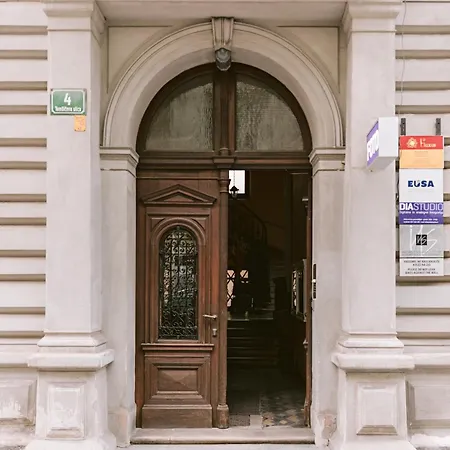 Fluxus Hostel-3