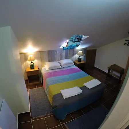 Supertubos Beach Hostel-3