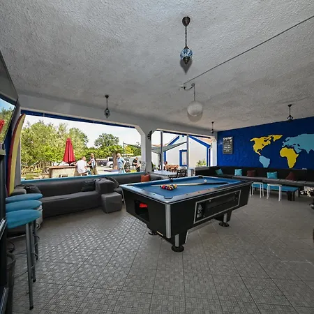 The Lazy Monkey Hostel & Apartments-2