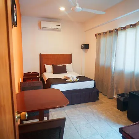 Golden Paradise Hostel-2