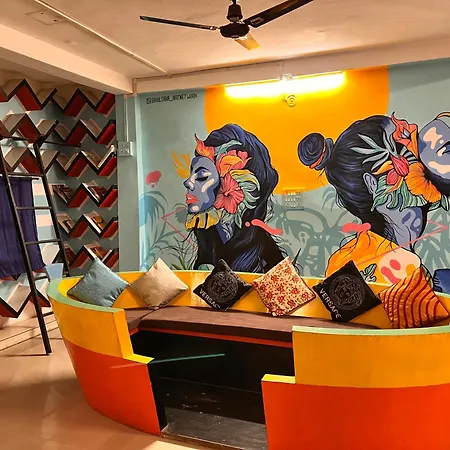Madsquad Hostel Dorms & Rooms-3