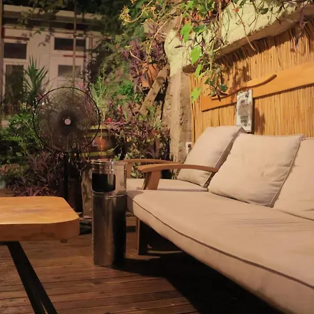 Lotus Garden Hostel Izmir-2