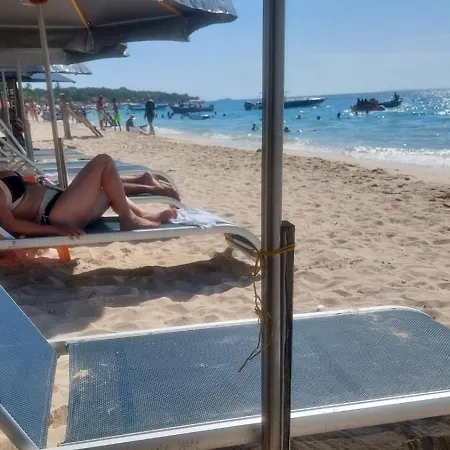 A Orilla Del Mar En Baru-3