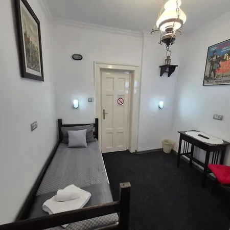 Authentic Belgrade Centre Hostel - Only Private Rooms-3