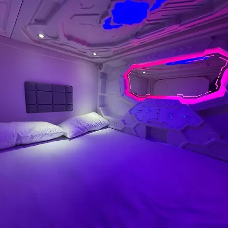Hostel Space Capsule-2