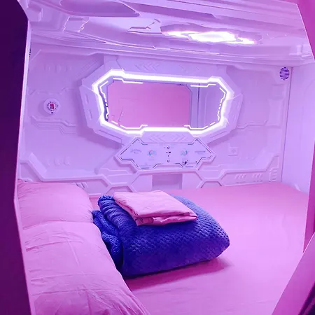 Mermaid Space Capsule Hostel Palermo-2