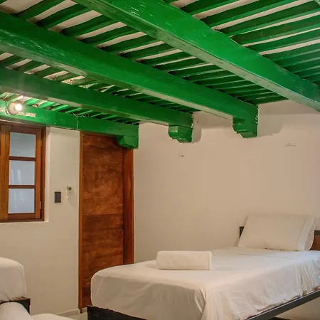 Hostal 66-3