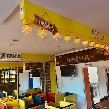 Tiki Taka Hostel&Pub-2