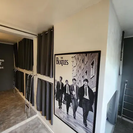 Vila Rock Hostel - Secure Neighborhood, Near Metro, Nubank Allianz Parque, Vila Madalena, Av Paulista, Easy Access To Morumbis And Autodromo Interlagos-2