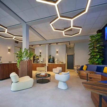 The Hyve Capsule hostel Amsterdam-2