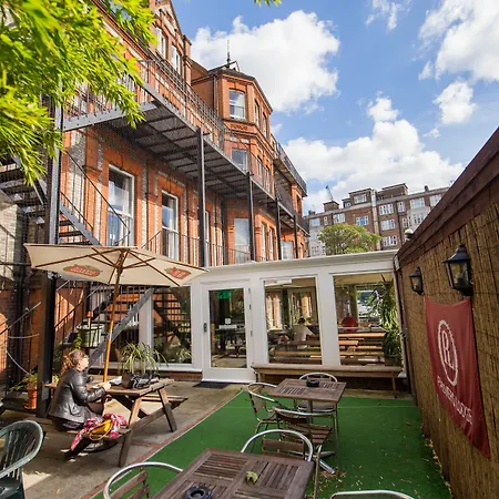 Palmers Lodge Swiss Cottage-3