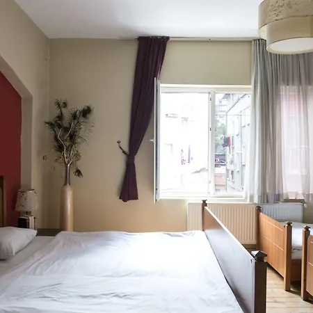 Cheers Midtown Hostel-3