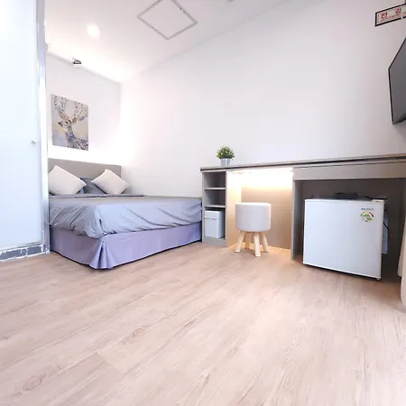 Oyo Hostel Myeongdong 2-3