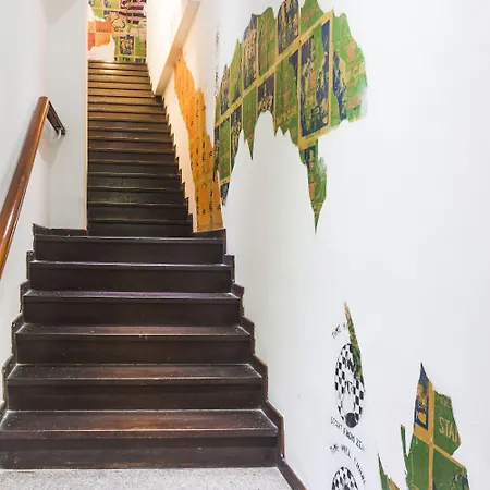Beat Arts Hostel At Chinatown-3
