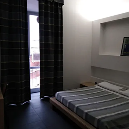 M&J Place Hostel Rome-3