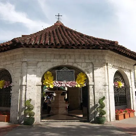 Food District Hostel Cebu Central-3