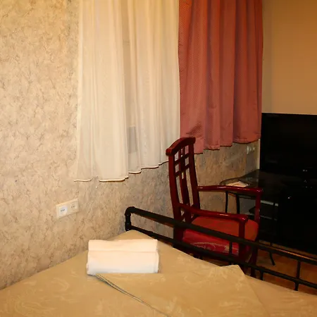 Mga Hostel & Tours-3