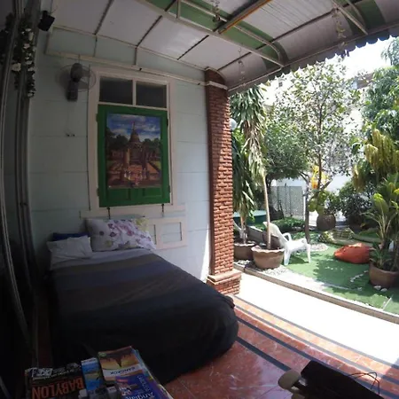 The Oasis Hostel (Adults Only)-2