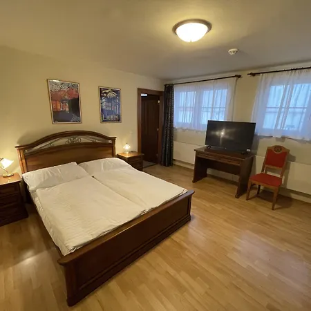 Hostel Little Quarter-3