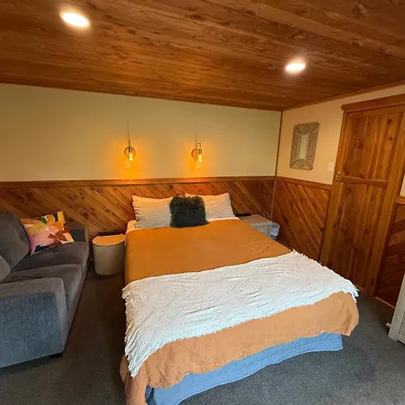 Te Anau Lakefront Backpackers-2