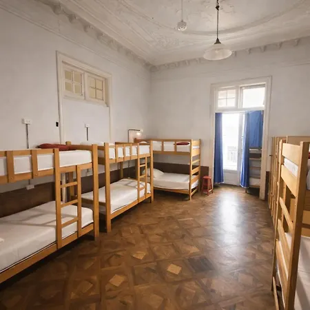 1900 Backpacker'S Hostel-3
