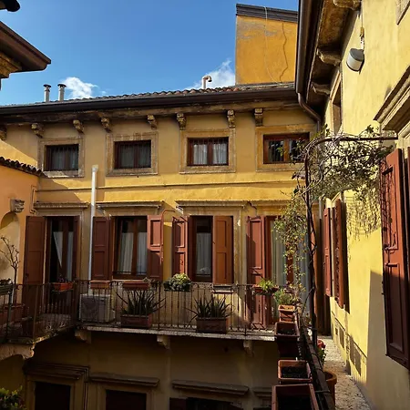 Protezione della Giovane - female hostel-2