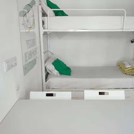 Racing Mackerel Hostel-2