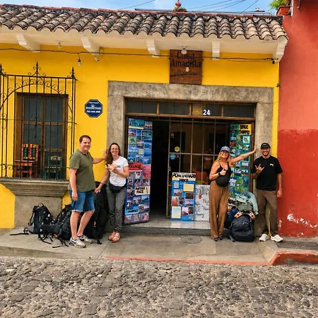 Yellow House Hostel B&B-2