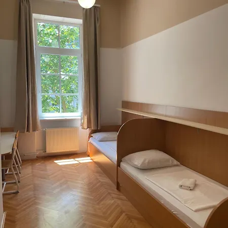 C - Punkt Hostel-3