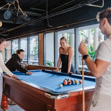 Bunk Surfers Paradise 18-35 Backpacker Hostel (Adults Only)-3