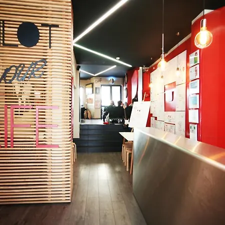 Pilot Design Hostel & Bar-3