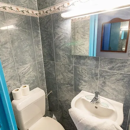 Baccarat Hostel-3