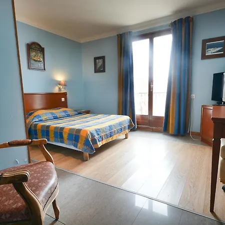 Baccarat Hostel-2