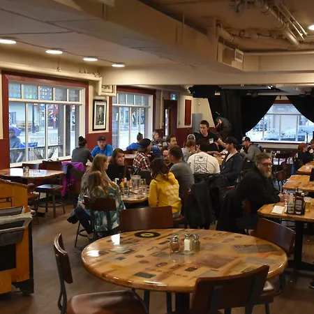 Party Hostel - The Canmore Hotel Hostel-3
