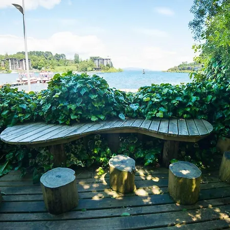 Chili Kiwi Lakefront Backpackers-2