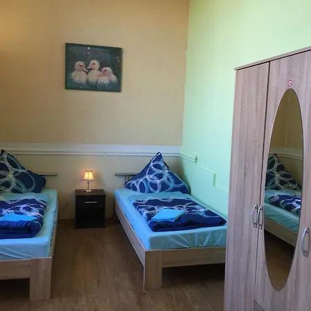 Preiswerte-Zimmer mit Bad-Miniküche, 24-7 Self Check In-2