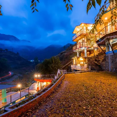 Zostel Plus Mussoorie, Kempty-3