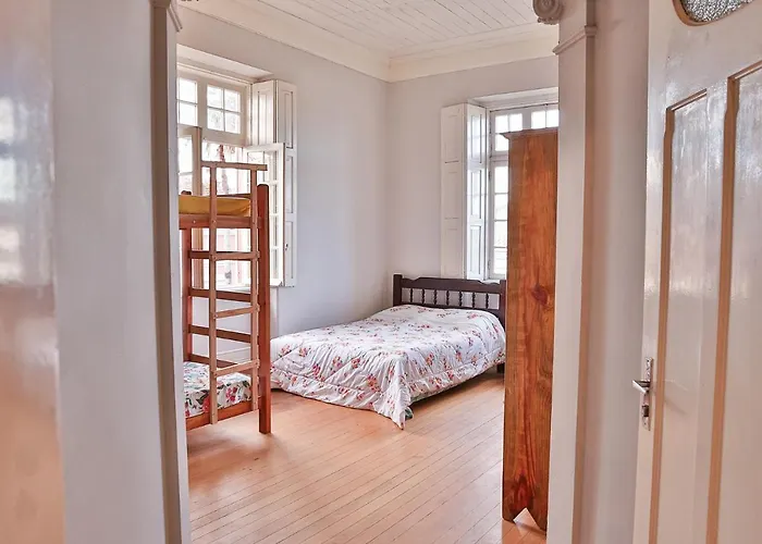 Vila Santa Eulalia Hostel