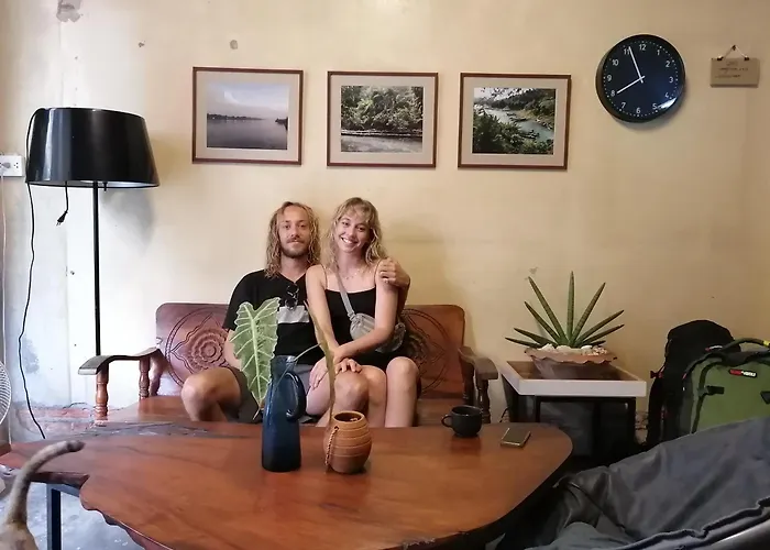 Boundary Hostel And Cafe
