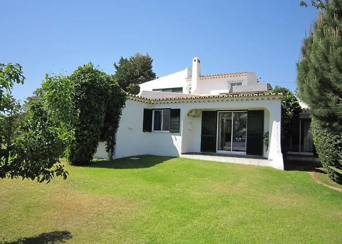 Villa In Albufeira With Pool & Ocean Views