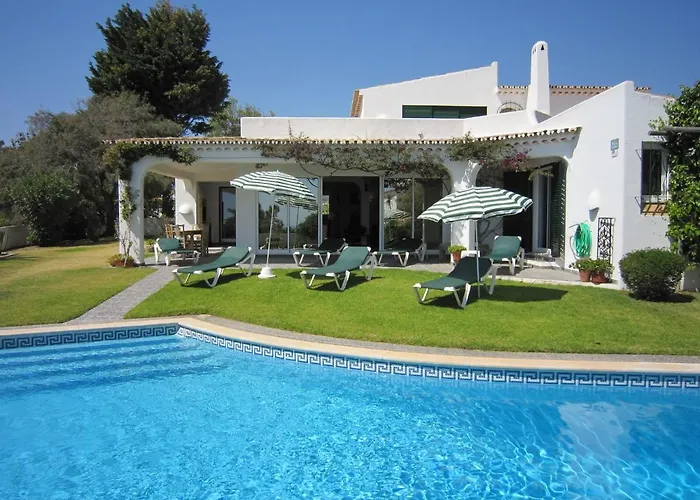 Villa In Albufeira With Pool & Ocean Views