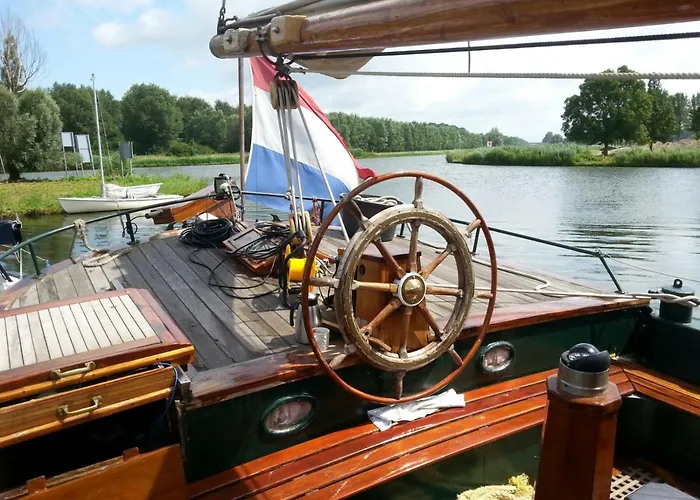 tjalkjacht pelikaan enkhuizen