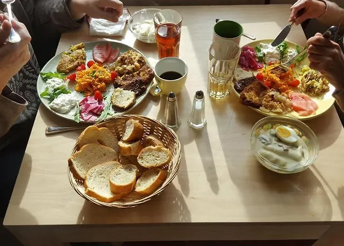 La Maison Rouge - Backpacker Hostel