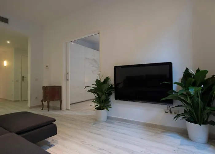 Roger De Lluria Design