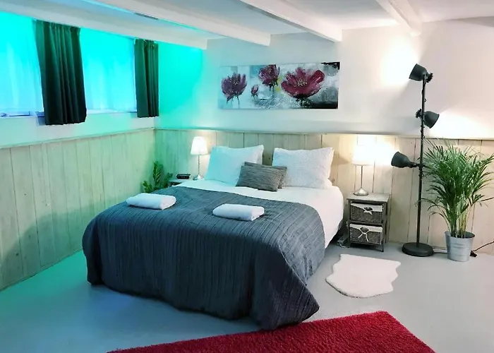 Family Hotel: Amsterdam Home
