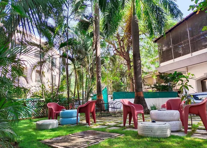 Hostel Lifespace- Tailor Made For Working Professionals- Luxurious Twin Bungalow With Cowork- Only 3 And 4 Share Rooms